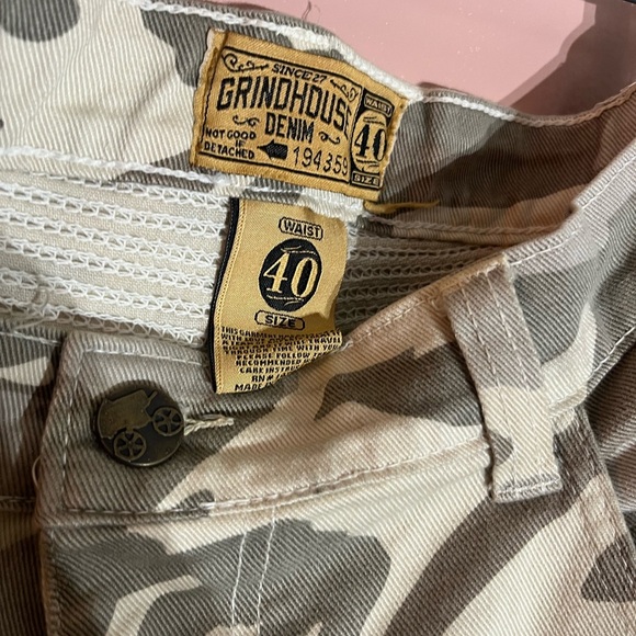 GRINDHOUSE Denim Men’s Size 40 Camouflage Shorts Distressed Stretch Y2K - Picture 3 of 9